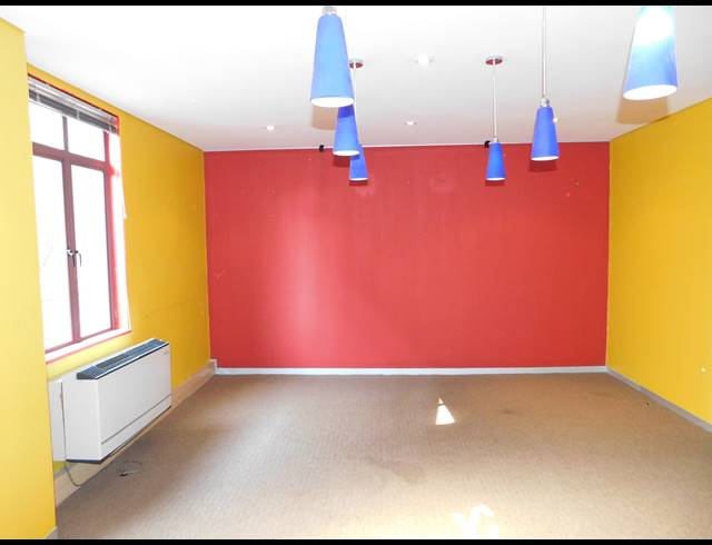 300M² OFFICE TO LET IN FERNDALE
